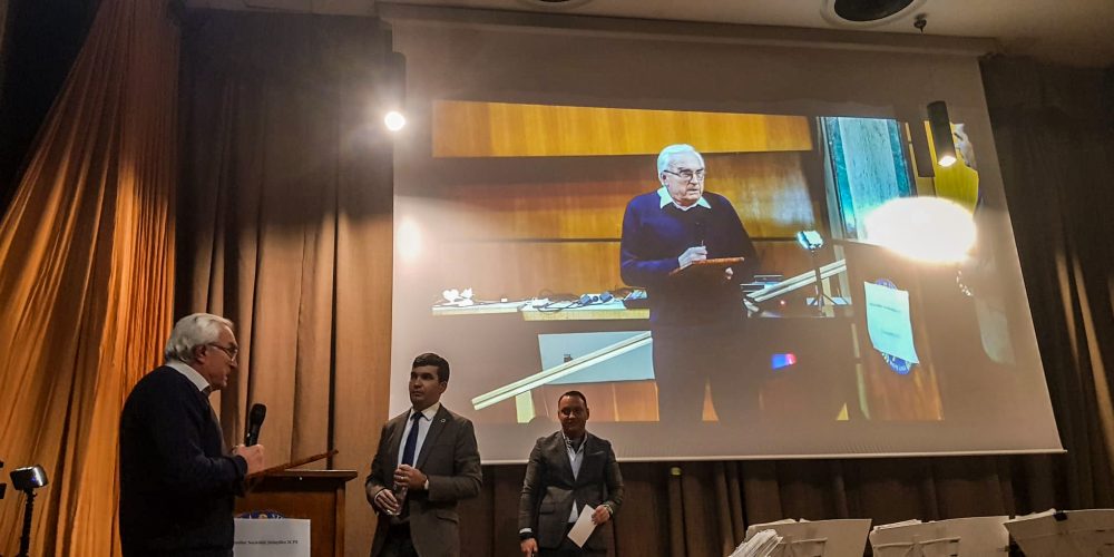 Acordarea premiului de onoare pentru o cariera deosebita domnului Dr. Ing. Gheorghe Dumitrescu