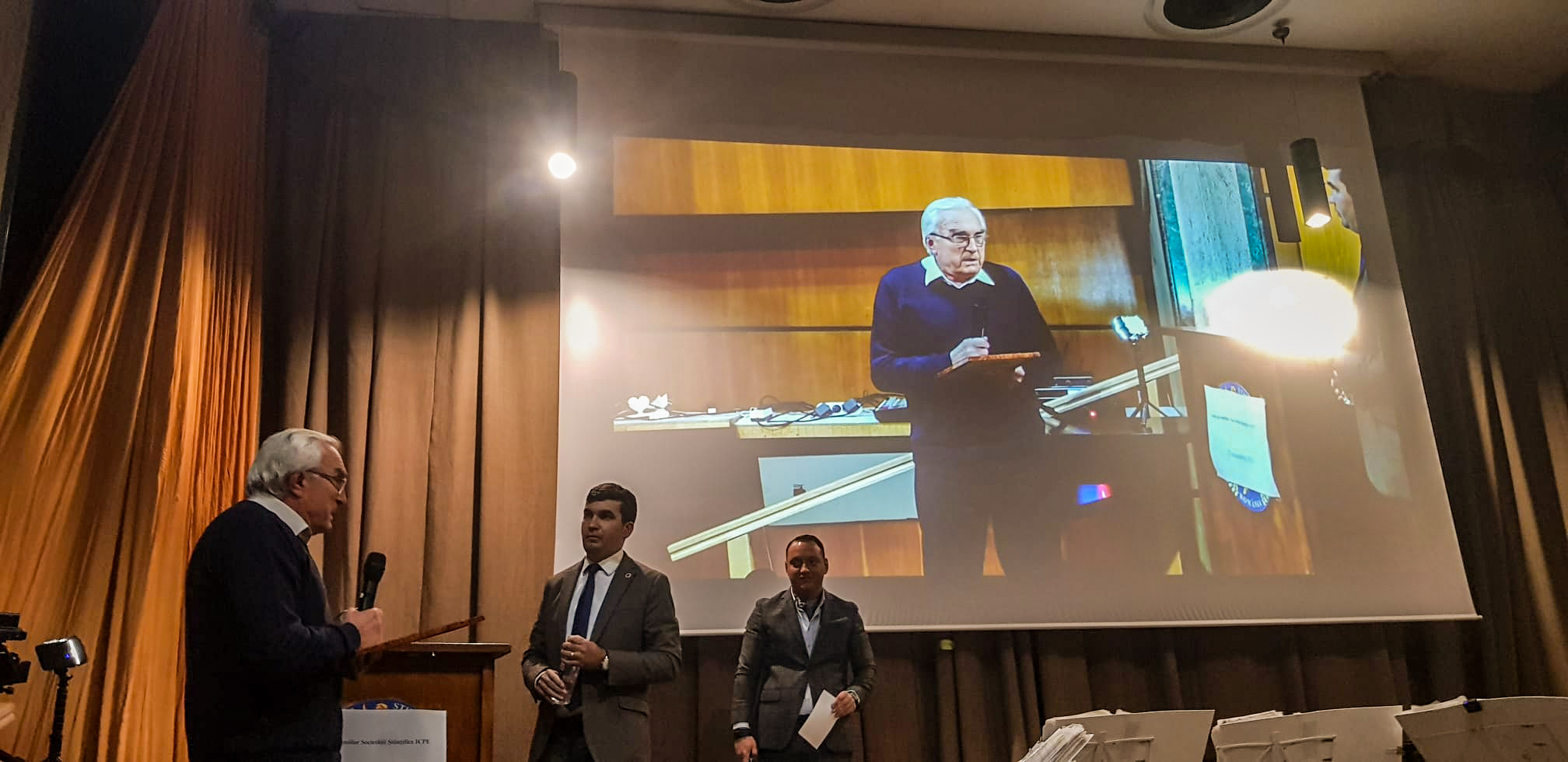 Acordarea premiului de onoare pentru o cariera deosebita domnului Dr. Ing. Gheorghe Dumitrescu