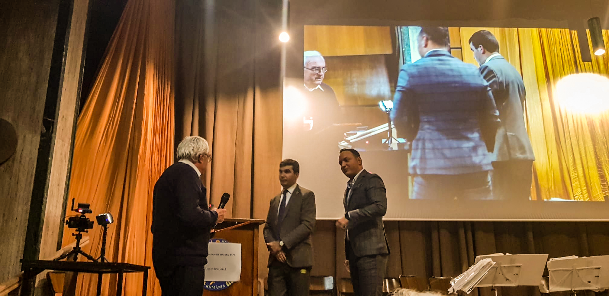 Acordarea premiului de onoare pentru o cariera deosebita domnului Dr. Ing. Gheorghe Dumitrescu